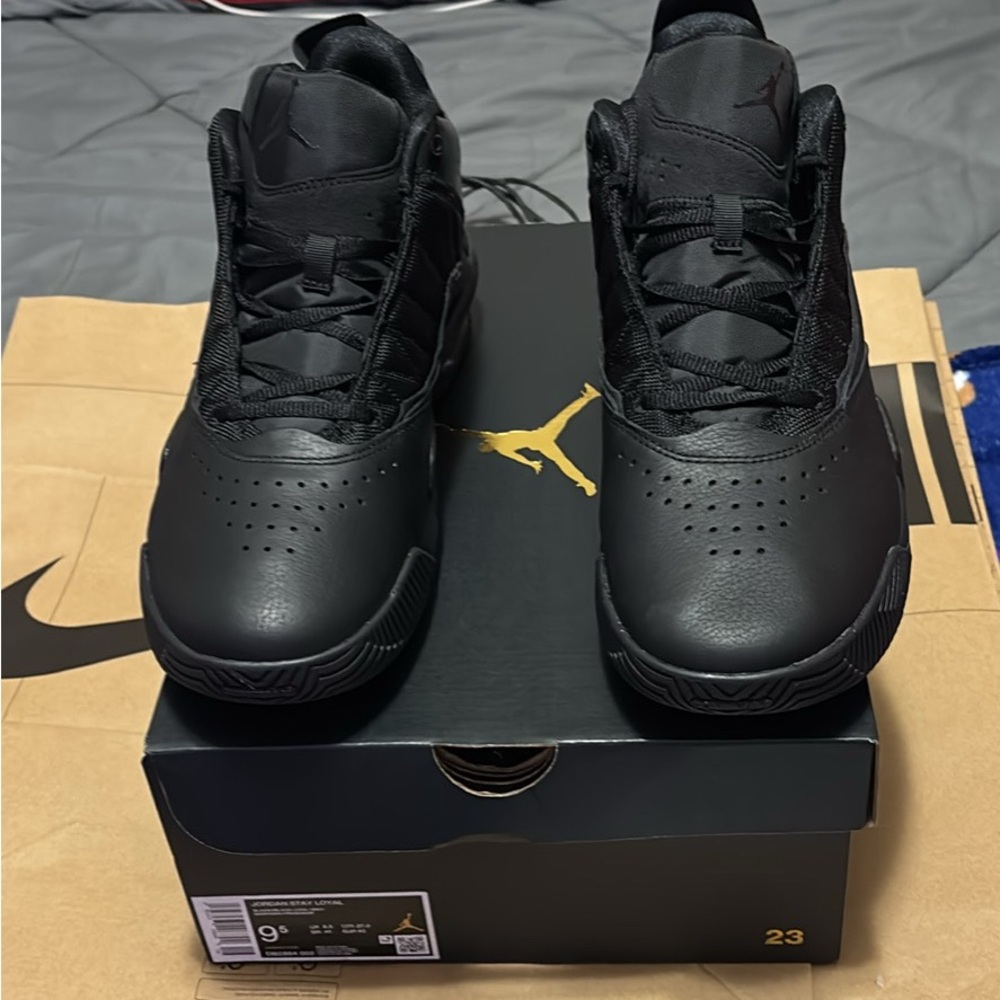 Jordan triple black stay loyal Sneakers